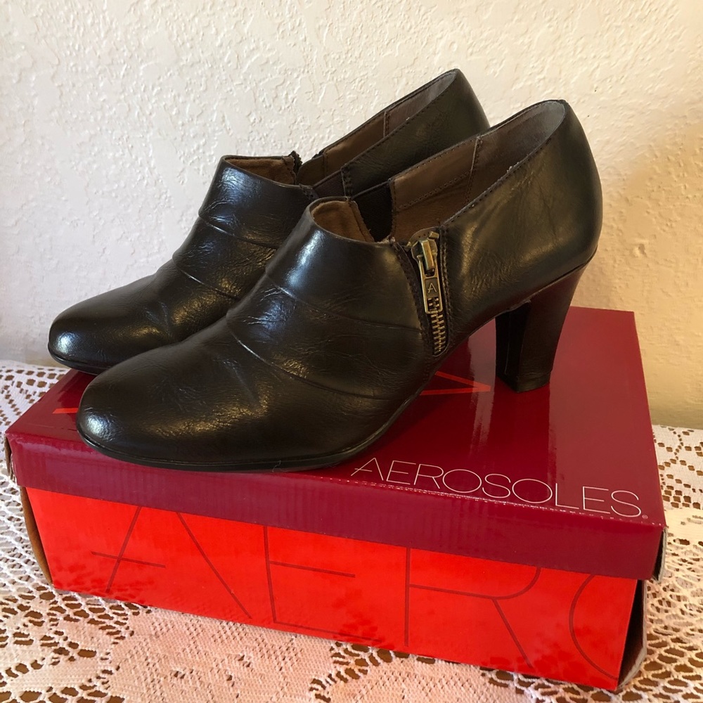 Aerosoles heeled ankle booties